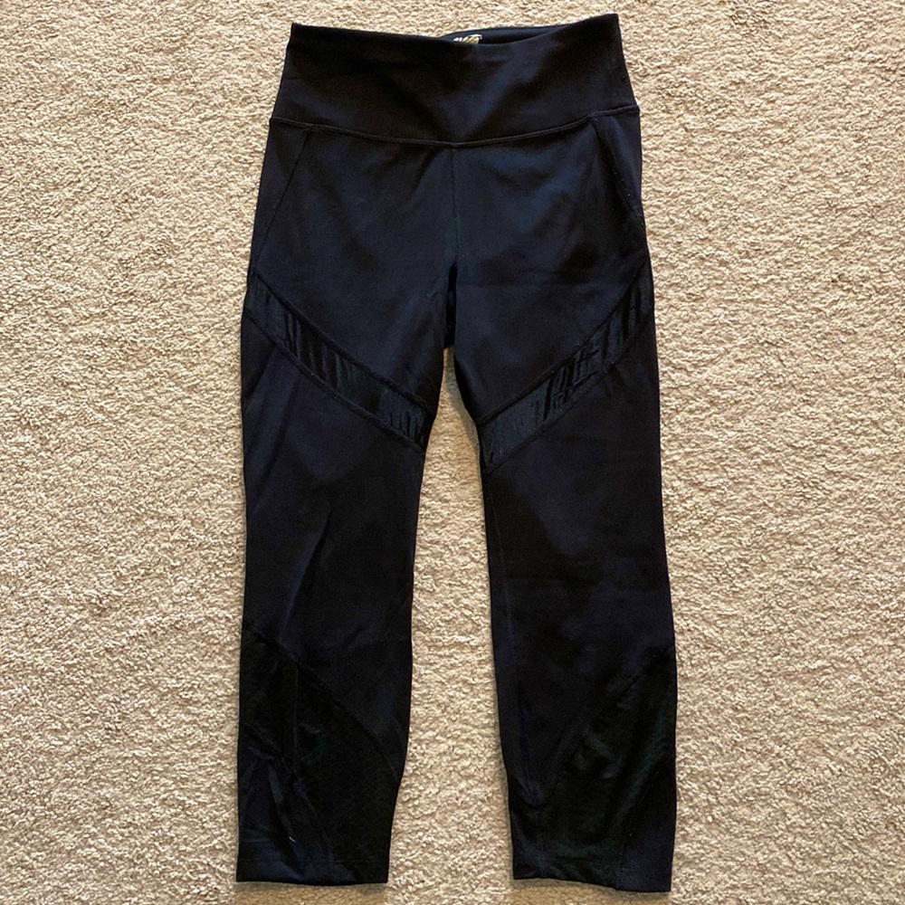 Avia capri length sheer panel black leggings size small